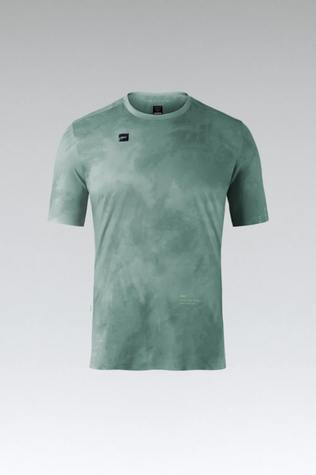 La Camiseta Gobik Hombre VOLT NIX redefine el confort y la funcionalidad en disciplinas off-road. Con una estructura relajada y un largo extra